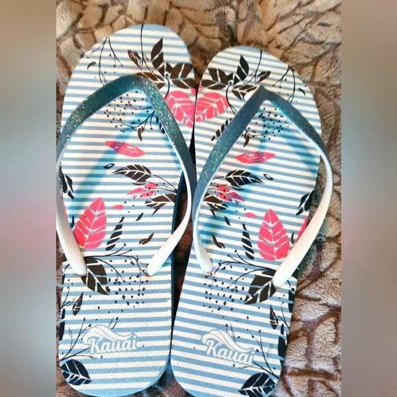 Ladies Flip Flops - Picture 2 of 3